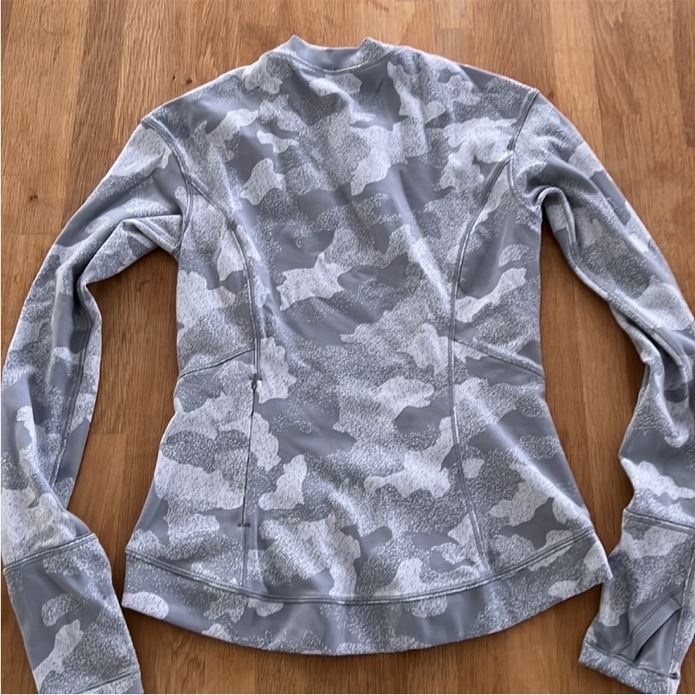 Gray LULULEMON Camouflage Women's Long Sleeve Top Size 4 - Picture 4 of 5